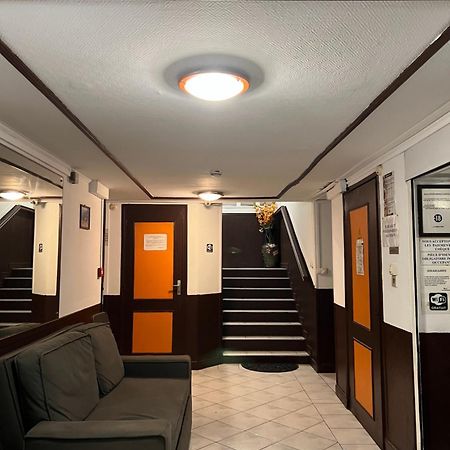 Hotel Du Centre سان دوني المظهر الخارجي الصورة