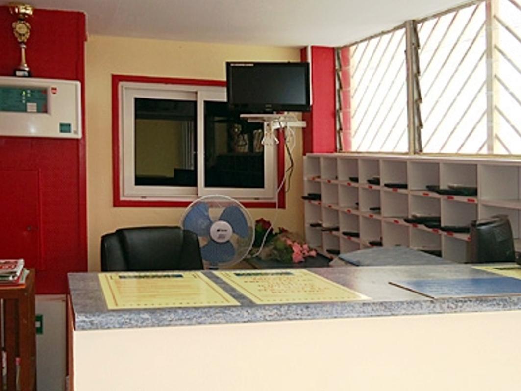 Hotel Du Centre سان دوني المظهر الخارجي الصورة