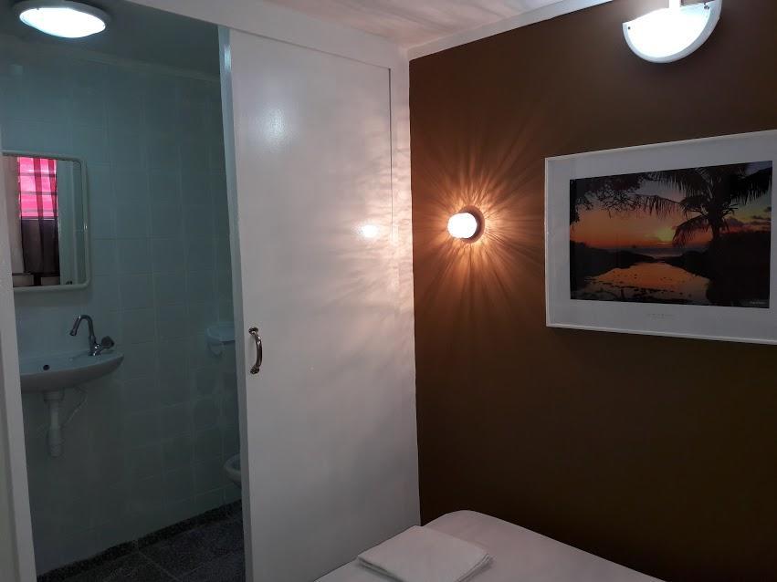 Hotel Du Centre سان دوني المظهر الخارجي الصورة