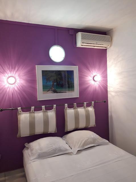 Hotel Du Centre سان دوني المظهر الخارجي الصورة
