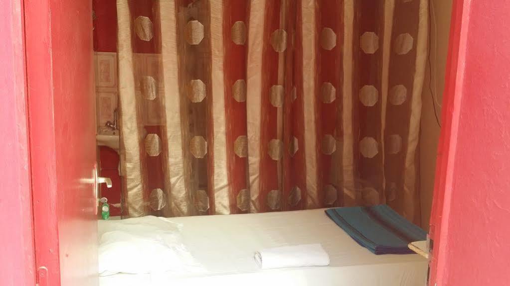 Hotel Du Centre سان دوني المظهر الخارجي الصورة